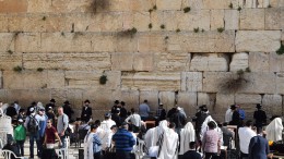 Ebrei davanti al muro del pianto