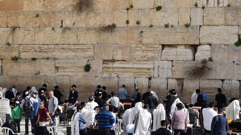 Ebrei davanti al muro del pianto