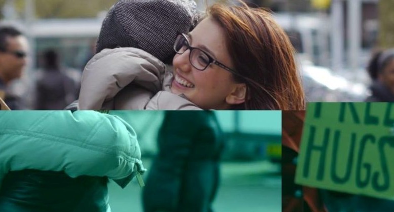 Free Hugs, abbracci in libertà a Pescara