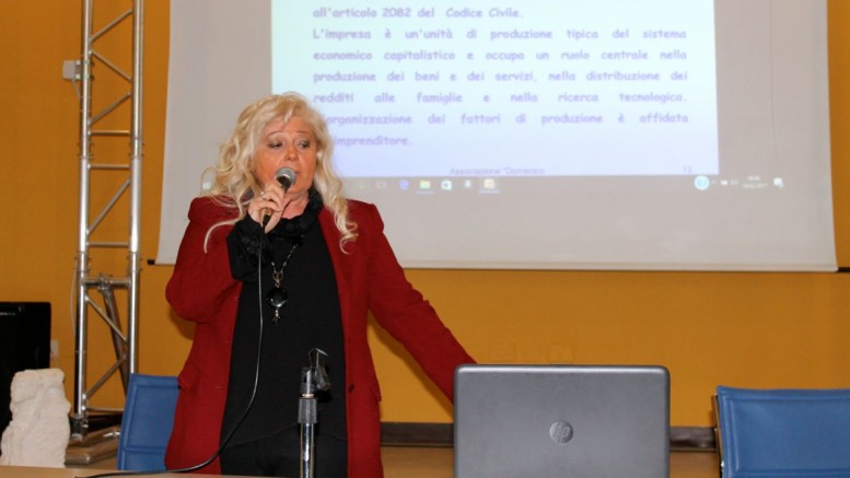 L assessore Allegrino durante l incontro