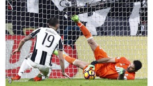 Buffon, alle prese con una parata