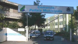 Parcheggiatori abusivi al mercato di Portanuova, appello alla Municipale