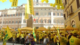 Coldiretti, in centinaia protestano a Montecitorio