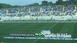 Le formazioni all'entrata in campo