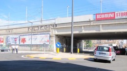 Pescara, calcinacci dal sottopasso in via Ferrari