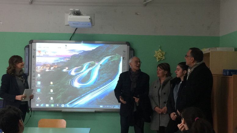 Donazione di una lavagna dalla Famiglia Sargiacomo