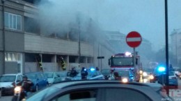 Incendio divampato nello sottopasso della stazione centrale. Foto Cittanet