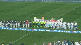Le formazioni all'entrata sul campo