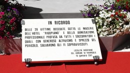 Il monumento dedicato alle 29 vittime di Rigopiano