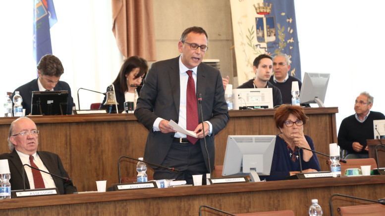 Il sindaco Alessandrini firma elimina il divieto di balneazione per Fosso Vallelunga