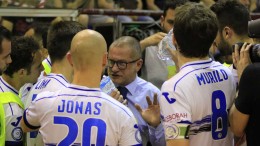 Futsal. Il tecnico Ricci, durante una pausa di una partita