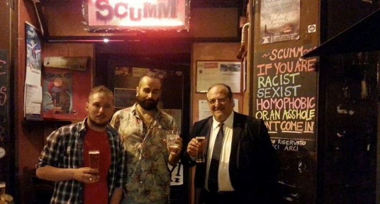 Morante, Falcone, e Mazzocca nel corso della visita al circolo Arci a solidarietà per l'aggressione fascista subìta