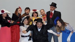 La compagnia teatrale Piccolo Teatro della Verrerie in "Un Sarto per signora"