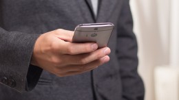 Smartphone, attenzione all'uso smodato