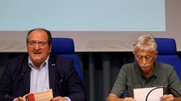 ll Sottosegretario Mazzocca nel corso della conferenza stampa con il dirigente Gerardini