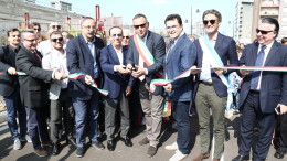 Il taglio del nastro su via Misticoni