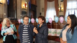 Al centro Marco e Simona Berardi, a sx Allegrino e a dx l'assistente sociale Liviana Leone