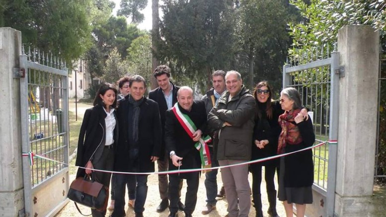 Carlo Cacciatore con il sindaco di Lorito