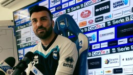 Cesare Bovo, difensore del Pescara, durante la conferenza stampa