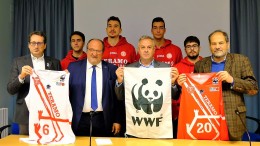 Conferenza stampa Wwf Italia e Teramo Basket con il Sottosegretario Mazzocca (secondo da sinistra), il Presidente di Wwf Abruzzo Di Tizio (a destra), il presidente Teramo basket Ermanno Ruscitti, il vice presidente del WWF Italia Dante Caserta