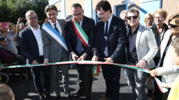 Il momento del taglio del nastro con le autorità