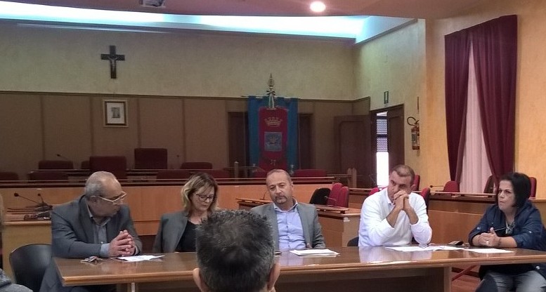 Il sindaco Di Lorito, con i dipendenti dell'ex ONPI