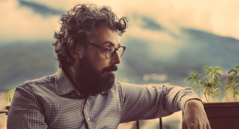 Il cantautore Dario Brunori