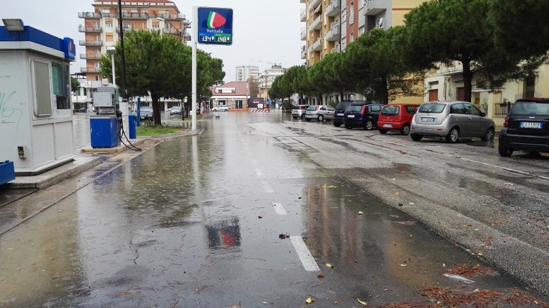 La zona di pescara Portanuova via pepe allagata