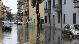 Via Spaventa, immersa nell'acqua