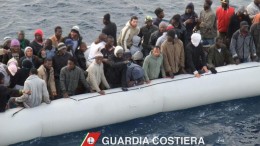 Migranti, operazione della Guardia costiera