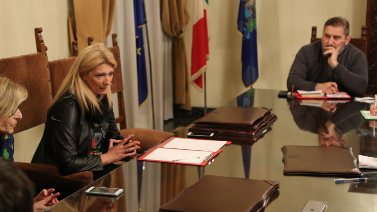 Simona Di Carlo, mentre incontra le associazioni