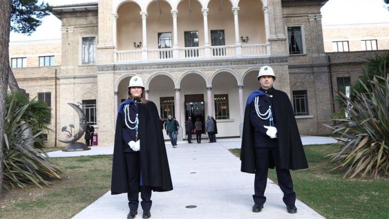 Vigili urbani in alta uniforme