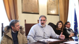 Adamo Scurti mentre presenta il torneo dedicato al compianto ex tecnico del Pescara, Tom Rosati