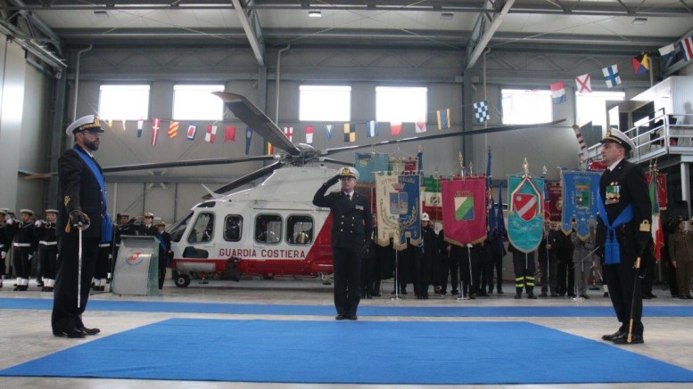 Il passaggio delle consegne tra i due capitani