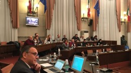 Il sindaco durante la seduta del consiglio comunale