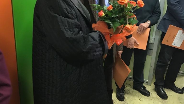 Un momento della consegna dei doni