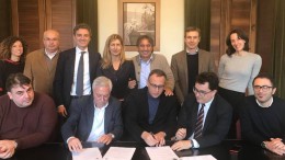 La firma tra il Comune e la ASL