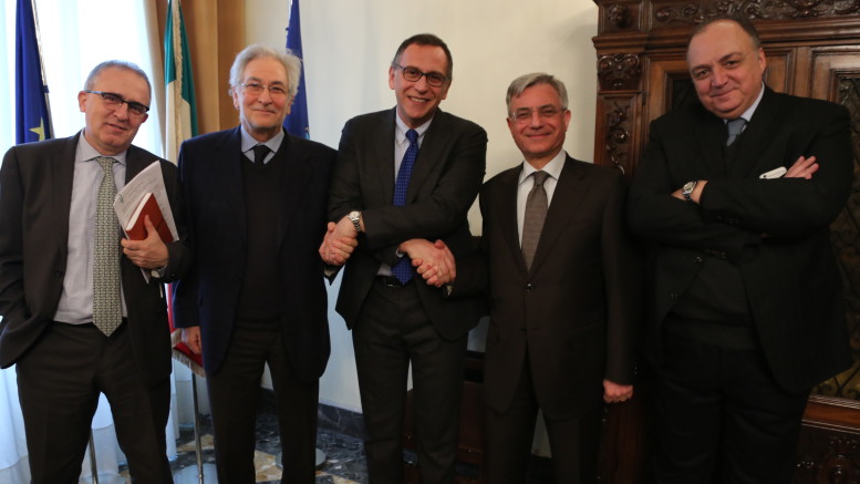 Il sindaco Alessandrini, insieme con i responsabili delle aziende