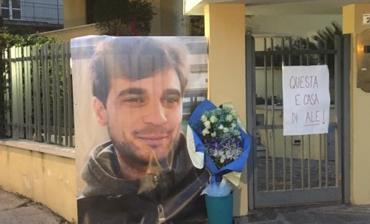 La foto di Alessandro fuori di casa