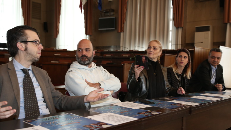 La conferenza stampa di performer