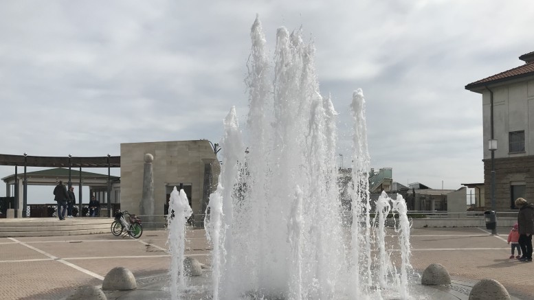 La fontana di piazza Le Laudi