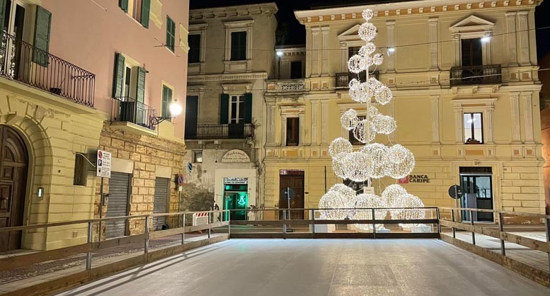 pista di ghiaccio a città sant'angelo
