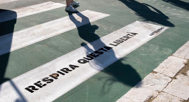 strisce pedonali e versi