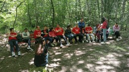 ragazzi autisticici in visita a fiabosco