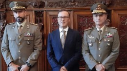 Il Prefetto Di Vincenzo incontra il Ten. Col. Ing. spe (RN) Giovanni Pennella e saluta il Col. Maurizio Tacconelli