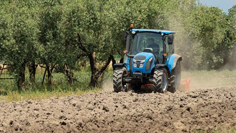 trattore agricolo