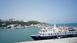 Artemis la nave al porto di Ortona