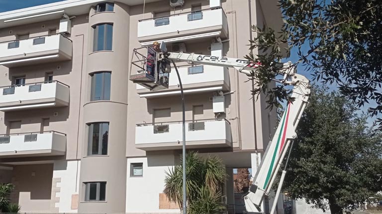 Sistemazione lampioni a Manoppello