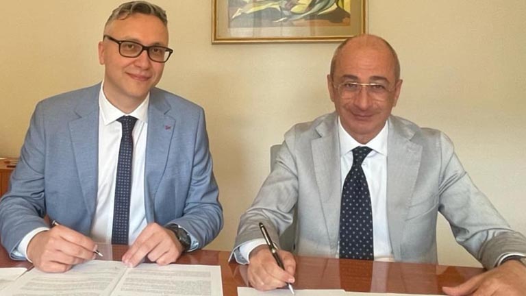 La firma del contratto_Soldano Michitelli