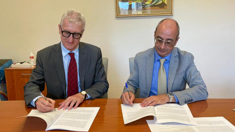 Di Michele e Michitelli alla firma del contratto